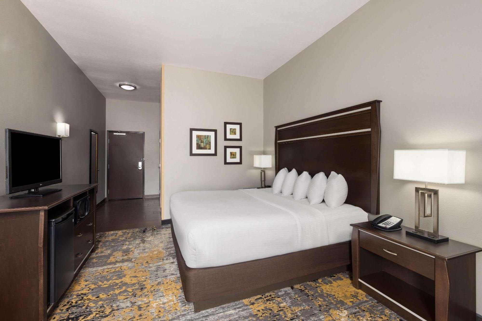 La Quinta By Wyndham Hotel
